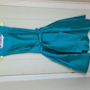 Sarah‎ Campbell dress